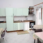 Triple Gornje Selo 5170d 게스트하우스 2*