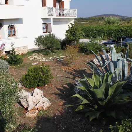 Triple Gornje Selo 5170d Guest house Grohote